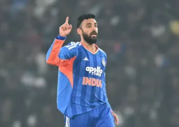 Varun Chakravarthy Poses a Tough Challenge, Says Shane Bond